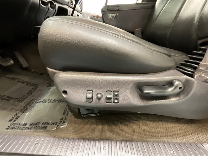 2001 Dodge Ram 2500 Laramie 4X4 / 5.9L DIESEL / 5-SPEED MANUAL/1-OWNER  / Leather Seats / Long Bed / BRAND NEW TIRES / ZERO RUST - Photo 35 - Gladstone, OR 97027