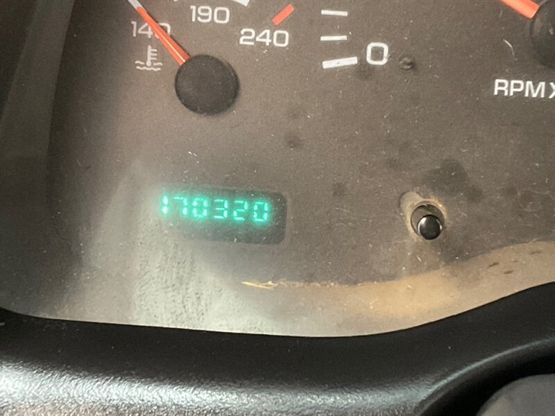 2001 Dodge Ram 2500 Laramie 4X4 / 5.9L DIESEL / 5-SPEED MANUAL/1-OWNER  / Leather Seats / Long Bed / BRAND NEW TIRES / ZERO RUST - Photo 50 - Gladstone, OR 97027