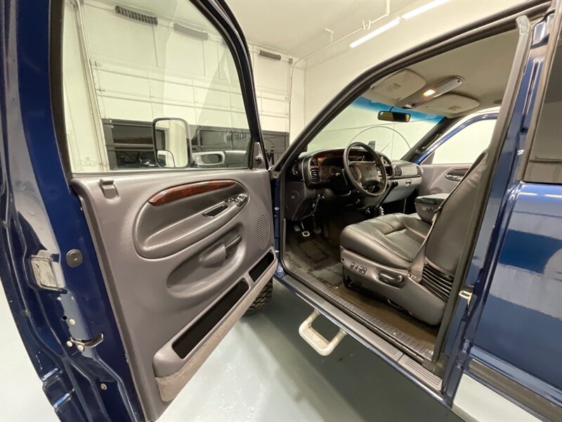 2001 Dodge Ram 2500 Laramie 4X4 / 5.9L DIESEL / 5-SPEED MANUAL/1-OWNER  / Leather Seats / Long Bed / BRAND NEW TIRES / ZERO RUST - Photo 31 - Gladstone, OR 97027
