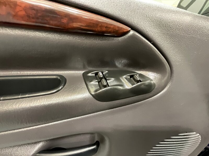 2001 Dodge Ram 2500 Laramie 4X4 / 5.9L DIESEL / 5-SPEED MANUAL/1-OWNER  / Leather Seats / Long Bed / BRAND NEW TIRES / ZERO RUST - Photo 34 - Gladstone, OR 97027