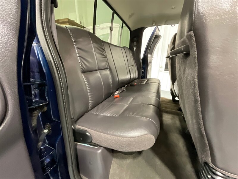 2001 Dodge Ram 2500 Laramie 4X4 / 5.9L DIESEL / 5-SPEED MANUAL/1-OWNER  / Leather Seats / Long Bed / BRAND NEW TIRES / ZERO RUST - Photo 15 - Gladstone, OR 97027