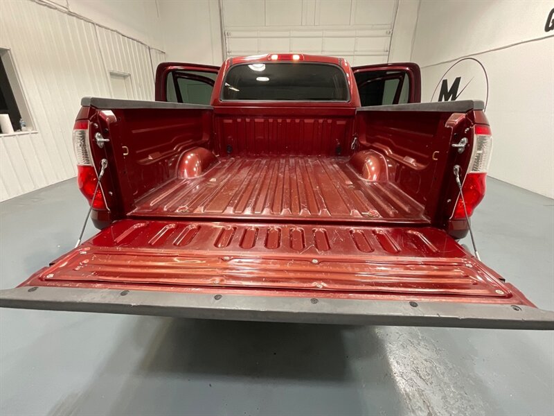 2006 Toyota Tundra SR5 Double Cab 4X4 / 4.7L V8 / ONLY 93K MILES / ZERO RUST / TIMING BELT + WATER PUMP SERVICE DONE - Photo 11 - Gladstone, OR 97027