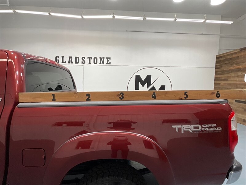 2006 Toyota Tundra SR5 Double Cab 4X4 / 4.7L V8 / ONLY 93K MILES / ZERO RUST / TIMING BELT + WATER PUMP SERVICE DONE - Photo 9 - Gladstone, OR 97027
