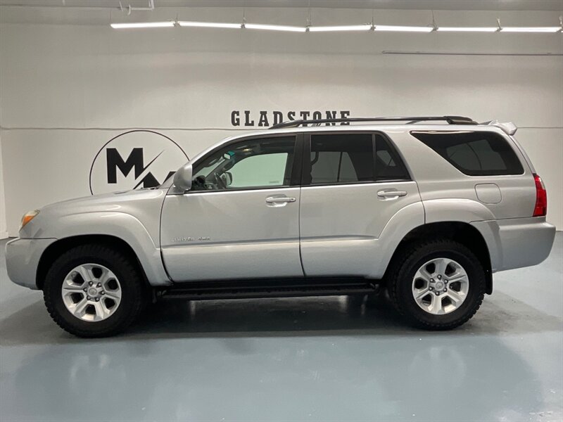 2007 Toyota 4Runner Limited 4X4 / 4.0L 6Cyl / 1-OWNER / ZERO RUST / Leather Heated Seats / Sunroof / Central Diff Locks / Navigation & Backup Camera - Photo 3 - Gladstone, OR 97027