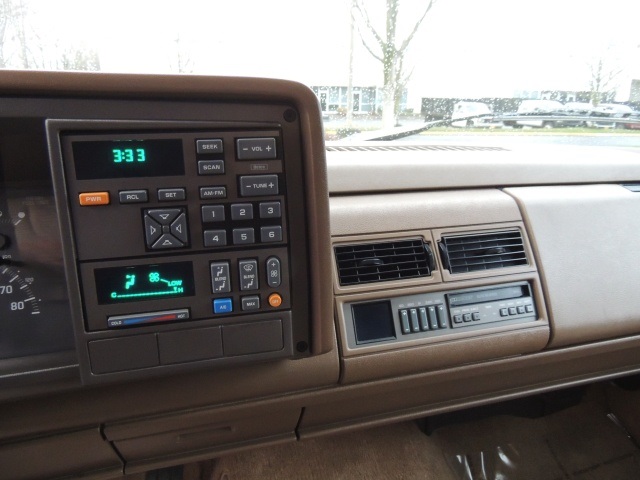 1993 Chevrolet C3500 Silverado   - Photo 20 - Portland, OR 97217