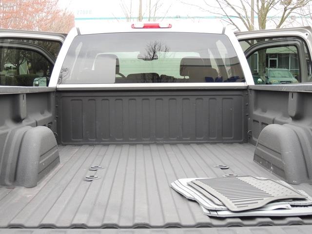 2005 GMC Sierra 3500 SLT / 4X4 / 6.6L DURAMAX / DUALLY / 50K MILES   - Photo 28 - Portland, OR 97217