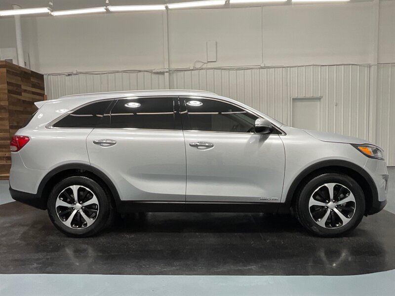 2018 Kia Sorento EX V6 4X4 / 3RD ROW SEAT / Leather / 32K MILES  / Excel Cond - Photo 4 - Gladstone, OR 97027