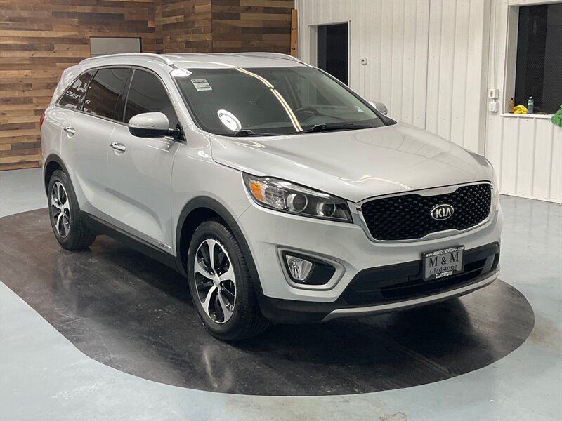 2018 Kia Sorento EX V6 4X4 / 3RD ROW SEAT / Leather / 32K MILES  / Excel Cond - Photo 2 - Gladstone, OR 97027