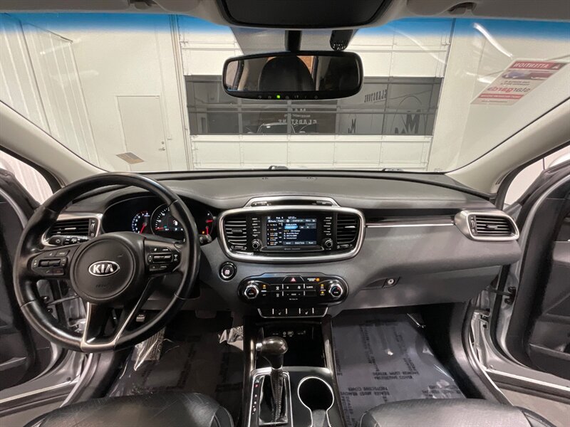 2018 Kia Sorento EX V6 4X4 / 3RD ROW SEAT / Leather / 32K MILES  / Excel Cond - Photo 18 - Gladstone, OR 97027