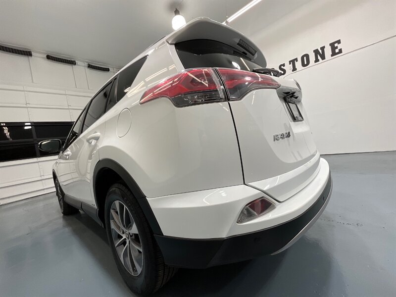 2017 Toyota RAV4 XLE AWD / 2.5L 4Cyl HYBRID / 1-OWNER LOCAL   - Photo 54 - Gladstone, OR 97027