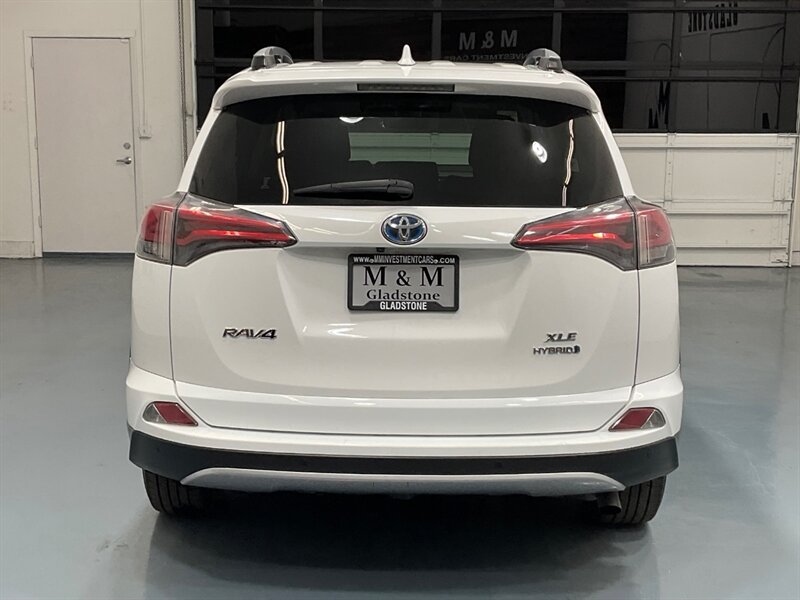 2017 Toyota RAV4 XLE AWD / 2.5L 4Cyl HYBRID / 1-OWNER LOCAL   - Photo 6 - Gladstone, OR 97027