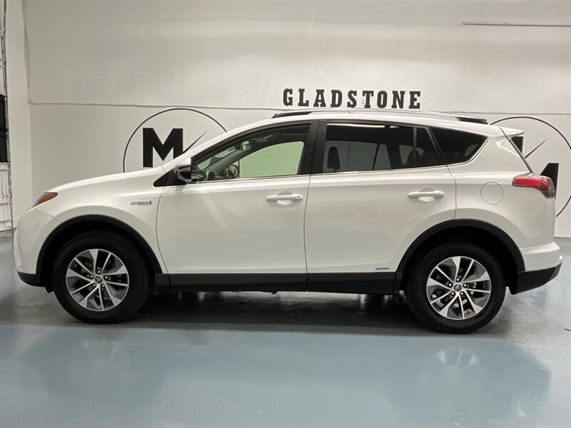 2017 Toyota RAV4 XLE AWD / 2.5L 4Cyl HYBRID / 1-OWNER LOCAL   - Photo 3 - Gladstone, OR 97027