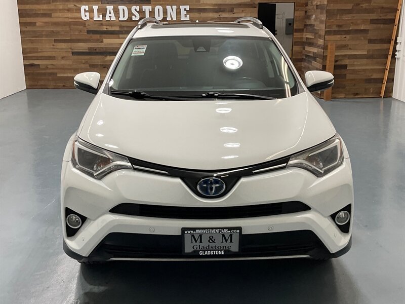 2017 Toyota RAV4 XLE AWD / 2.5L 4Cyl HYBRID / 1-OWNER LOCAL   - Photo 5 - Gladstone, OR 97027