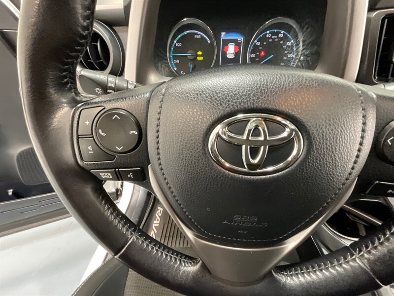 2017 Toyota RAV4 XLE AWD / 2.5L 4Cyl HYBRID / 1-OWNER LOCAL   - Photo 44 - Gladstone, OR 97027