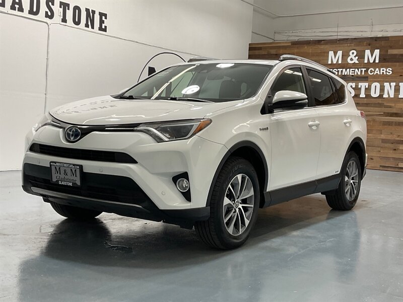 2017 Toyota RAV4 XLE AWD / 2.5L 4Cyl HYBRID / 1-OWNER LOCAL   - Photo 1 - Gladstone, OR 97027