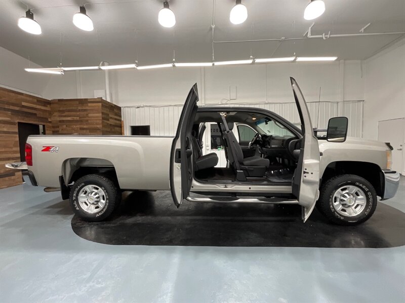 2009 Chevrolet Silverado 2500 LT 4X4 / 6.0L V8 / Z71 OFF RD / 77,000 MILES  / ZERO RUST - Photo 6 - Gladstone, OR 97027