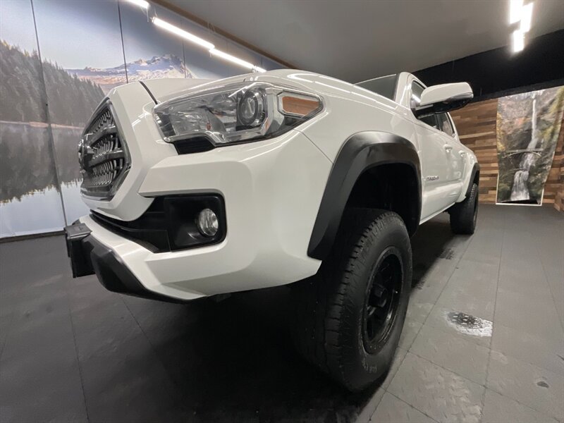 2017 Toyota Tacoma TRD Off-Road 4X4 / CRAWL CONTROL / LONG BED / LIFT  SUNROOF / NAVIGATION / SHARP & CLEAN !! - Photo 10 - Gladstone, OR 97027