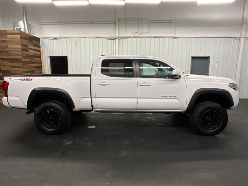 2017 Toyota Tacoma TRD Off-Road 4X4 / CRAWL CONTROL / LONG BED / LIFT  SUNROOF / NAVIGATION / SHARP & CLEAN !! - Photo 4 - Gladstone, OR 97027