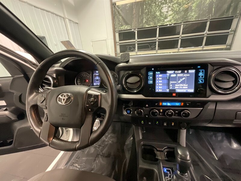 2017 Toyota Tacoma TRD Off-Road 4X4 / CRAWL CONTROL / LONG BED / LIFT  SUNROOF / NAVIGATION / SHARP & CLEAN !! - Photo 19 - Gladstone, OR 97027