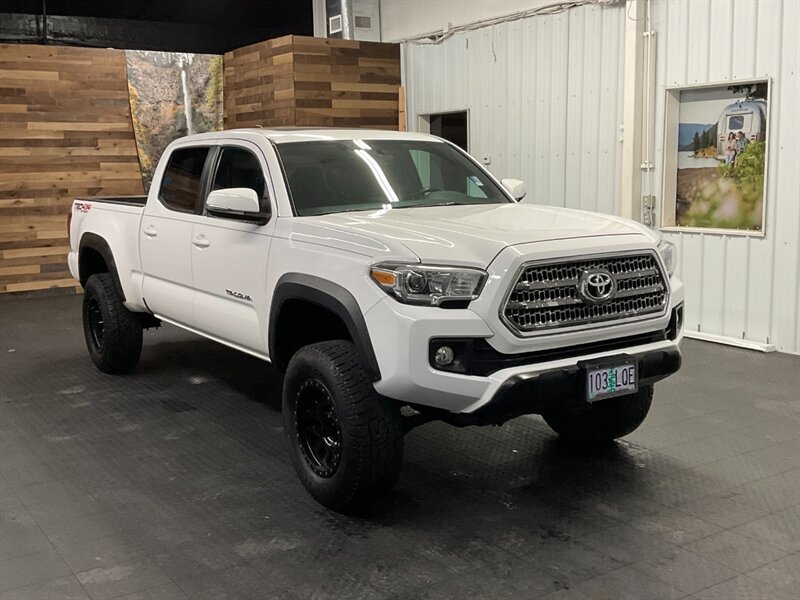 2017 Toyota Tacoma TRD Off-Road 4X4 / CRAWL CONTROL / LONG BED / LIFT  SUNROOF / NAVIGATION / SHARP & CLEAN !! - Photo 2 - Gladstone, OR 97027