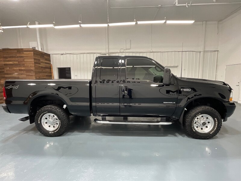 2002 Ford F-250 XLT Super Cab 4X4 / 7.3L DIESEL /  45,000 MILES  / SHORT BED / ZERO RUST / XTRA FUEL TANK IN BED / PRESTINE CONDITION / COLLECTION QUALITY - Photo 4 - Gladstone, OR 97027