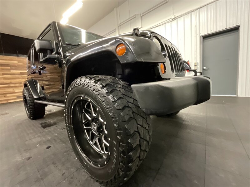 2007 Jeep Wrangler Unlimited Sahara 4Dr 4X4 / HARD TOP / LIFTED  3.8L V6 / Leather Seats / LIFTED w/ 35 " TIRES & 20 " WHEELS / LOCAL SUV / RUST FREE - Photo 10 - Gladstone, OR 97027