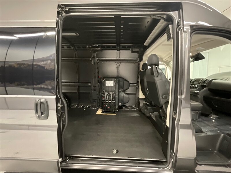 2021 RAM ProMaster Cargo Van 3500 159 WB / HIGHROOF / CREW / 10K MILE  / 1-OWNER LOCAL / Backup Camera / FOLDING REAR SEAT / CLEAN !! - Photo 12 - Gladstone, OR 97027