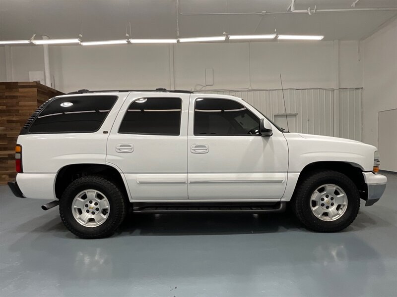 2004 Chevrolet Tahoe LT Sport Utility 4X4 / 5.3L V8  / Sunroof / 3RD ROW SEAT / SHARP & CLEAN !! - Photo 4 - Gladstone, OR 97027