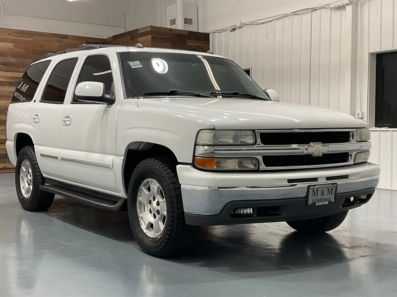 2004 Chevrolet Tahoe LT Sport Utility 4X4 / 5.3L V8  / Sunroof / 3RD ROW SEAT / SHARP & CLEAN !! - Photo 2 - Gladstone, OR 97027