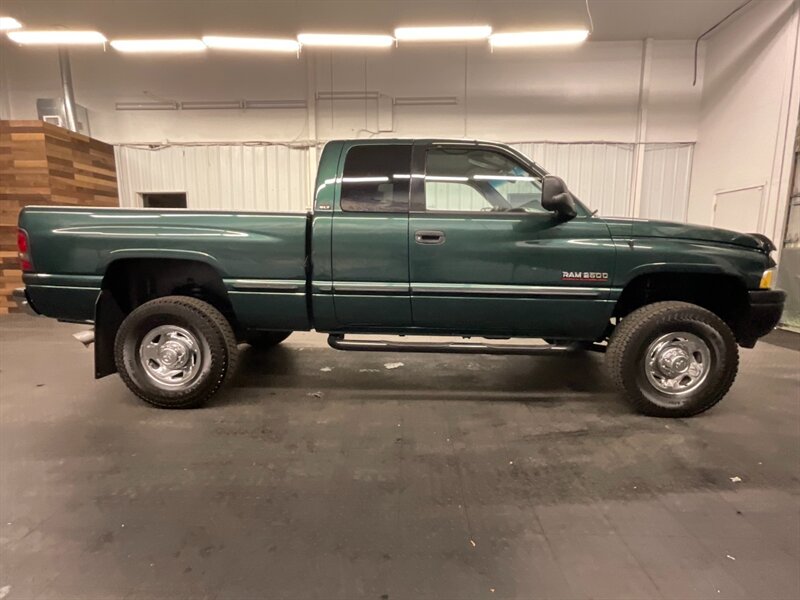 1999 Dodge Ram 2500 SLT 4X4 / 5.9L CUMMINS DIESEL / RUST FREE  Automatic / NEW TIRES / 122,000 MILES - Photo 4 - Gladstone, OR 97027