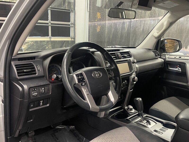 2016 Toyota 4Runner SR5 Sport Utility 4X   - Photo 19 - Gladstone, OR 97027