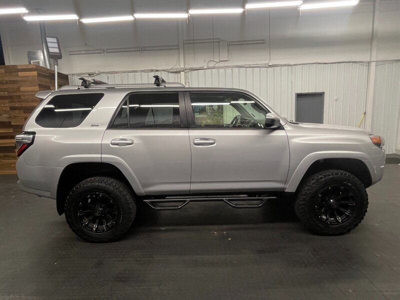 2016 Toyota 4Runner SR5 Sport Utility 4X   - Photo 4 - Gladstone, OR 97027