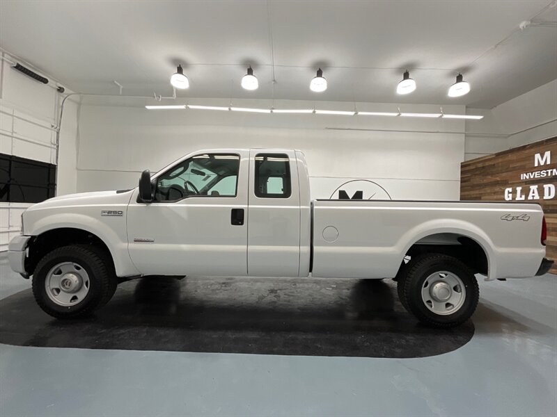 2006 Ford F-250 Super Duty 4X4 / 6.0L DIESEL / 6-SPEED MANUAL  / LOCAL TRUCK ZERO RUST - Photo 3 - Gladstone, OR 97027