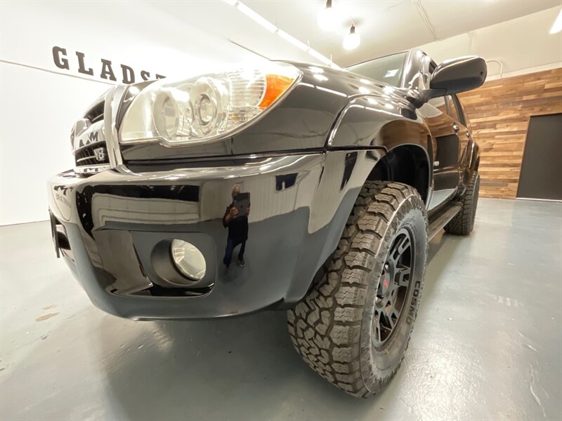2007 Toyota 4Runner SR5 4X4 V8 /3RD ROW SEAT / LIFTED w. TRD WHEELS / NEW WHEELS & TIRES / Leather Seats / TIMING BELT SERVICE ALREADY DONE - Photo 46 - Gladstone, OR 97027
