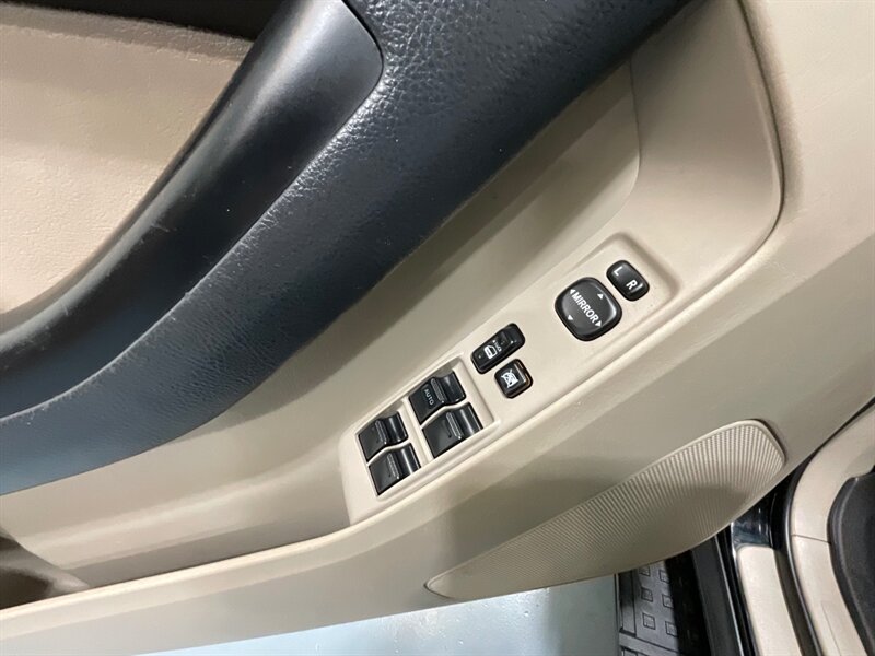 2007 Toyota 4Runner SR5 4X4 V8 /3RD ROW SEAT / LIFTED w. TRD WHEELS / NEW WHEELS & TIRES / Leather Seats / TIMING BELT SERVICE ALREADY DONE - Photo 19 - Gladstone, OR 97027