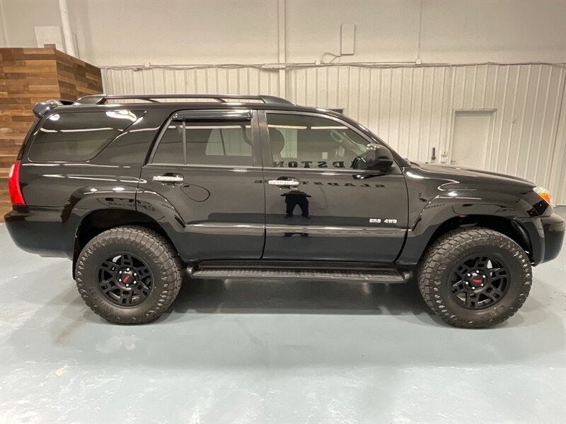 2007 Toyota 4Runner SR5 4X4 V8 /3RD ROW SEAT / LIFTED w. TRD WHEELS / NEW WHEELS & TIRES / Leather Seats / TIMING BELT SERVICE ALREADY DONE - Photo 4 - Gladstone, OR 97027