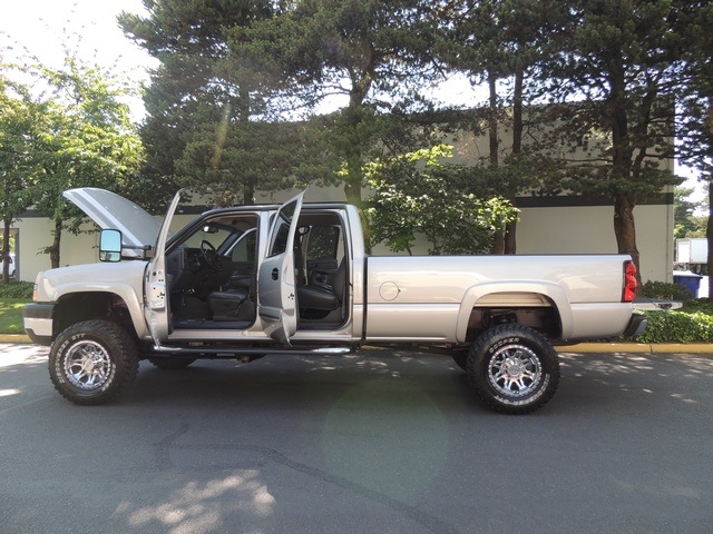 2006 Chevrolet Silverado 2500 LT/ 4X4 /Crew Cab/6.6L DURAMAX DIESEL/LIFTED   - Photo 12 - Portland, OR 97217