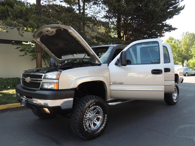 2006 Chevrolet Silverado 2500 LT/ 4X4 /Crew Cab/6.6L DURAMAX DIESEL/LIFTED   - Photo 11 - Portland, OR 97217