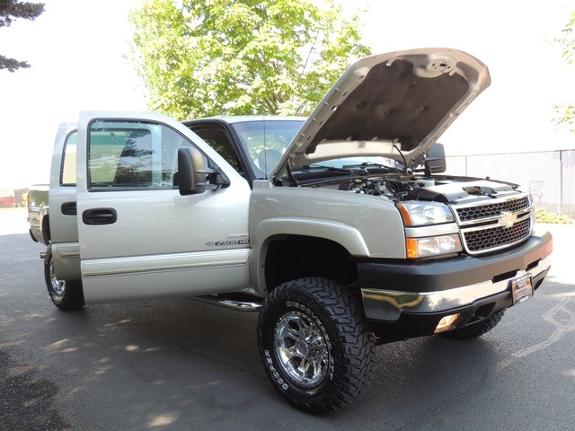 2006 Chevrolet Silverado 2500 LT/ 4X4 /Crew Cab/6.6L DURAMAX DIESEL/LIFTED   - Photo 18 - Portland, OR 97217