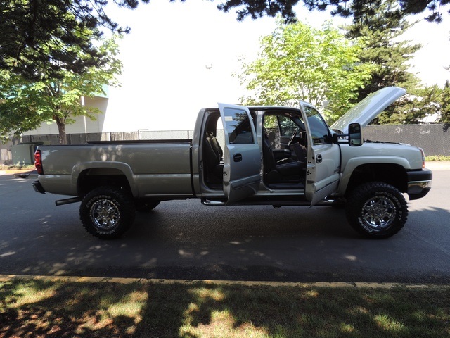 2006 Chevrolet Silverado 2500 LT/ 4X4 /Crew Cab/6.6L DURAMAX DIESEL/LIFTED   - Photo 17 - Portland, OR 97217