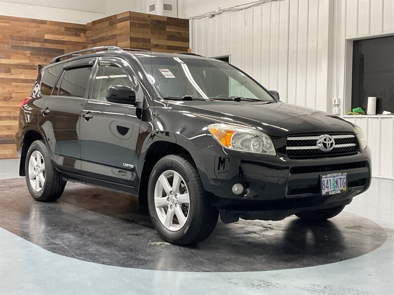 2008 Toyota RAV4 Limited 4X4 / Leather Seats / Sunroof / CLEAN   - Photo 2 - Gladstone, OR 97027