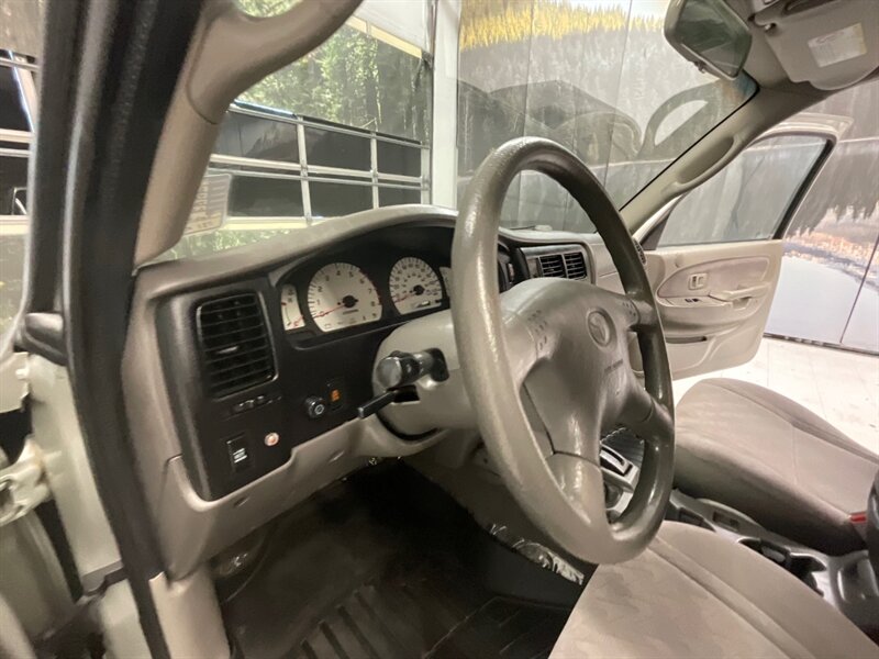 2003 Toyota Tacoma V6 SR5 4X4 / 3.4L V6 / RUST FREE / NEW TIRES  / REAR DIFF LOCKS / TIMING BELT DONE !! - Photo 11 - Gladstone, OR 97027