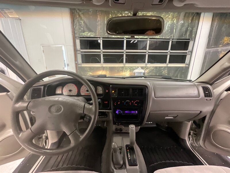 2003 Toyota Tacoma V6 SR5 4X4 / 3.4L V6 / RUST FREE / NEW TIRES  / REAR DIFF LOCKS / TIMING BELT DONE !! - Photo 31 - Gladstone, OR 97027