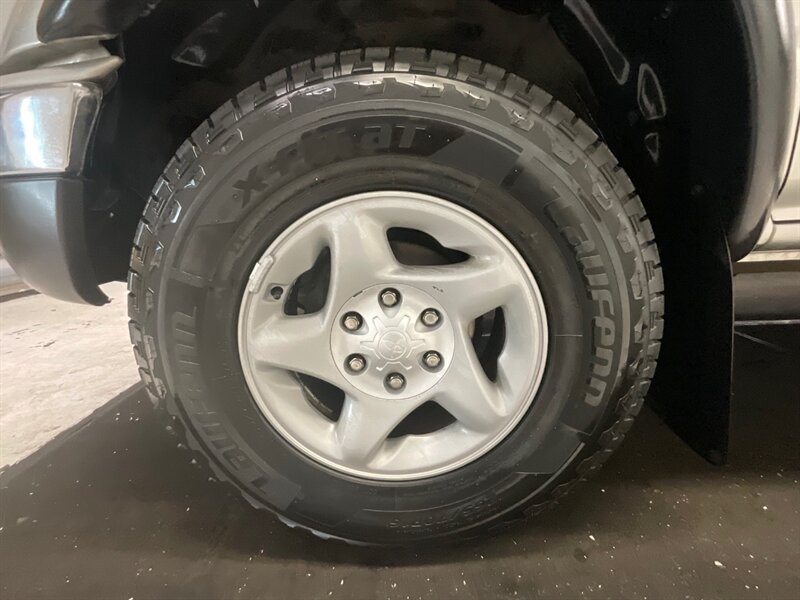 2003 Toyota Tacoma V6 SR5 4X4 / 3.4L V6 / RUST FREE / NEW TIRES  / REAR DIFF LOCKS / TIMING BELT DONE !! - Photo 23 - Gladstone, OR 97027