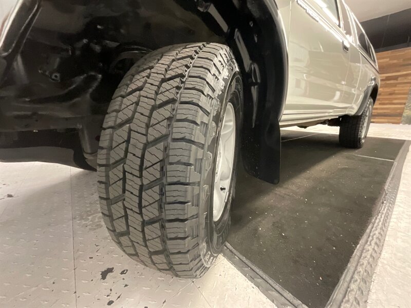 2003 Toyota Tacoma V6 SR5 4X4 / 3.4L V6 / RUST FREE / NEW TIRES  / REAR DIFF LOCKS / TIMING BELT DONE !! - Photo 24 - Gladstone, OR 97027