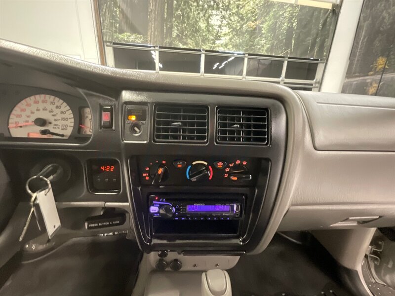 2003 Toyota Tacoma V6 SR5 4X4 / 3.4L V6 / RUST FREE / NEW TIRES  / REAR DIFF LOCKS / TIMING BELT DONE !! - Photo 17 - Gladstone, OR 97027