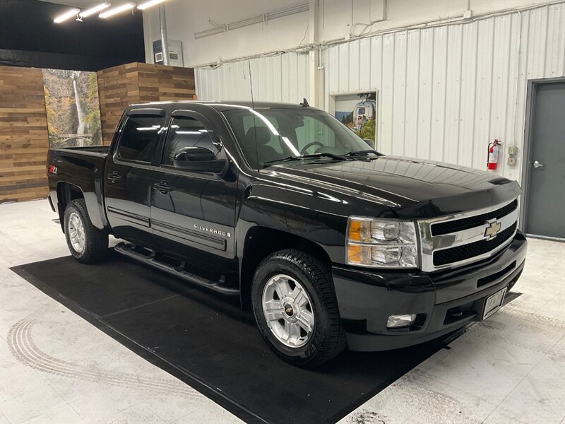 2009 Chevrolet Silverado 1500 LTZ Crew Cab 4X4 / V8 / Z71 / Leather /71K MILES  / RUST FREE / Excel Cond - Photo 2 - Gladstone, OR 97027