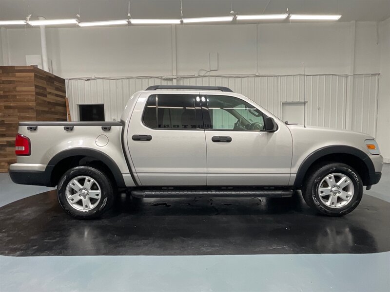 2007 Ford Explorer Sport Trac XLT Pickup Sport Utility 4X4 / 4.0L V6 /108K MILES  / LOCAL NO RUST - Photo 4 - Gladstone, OR 97027