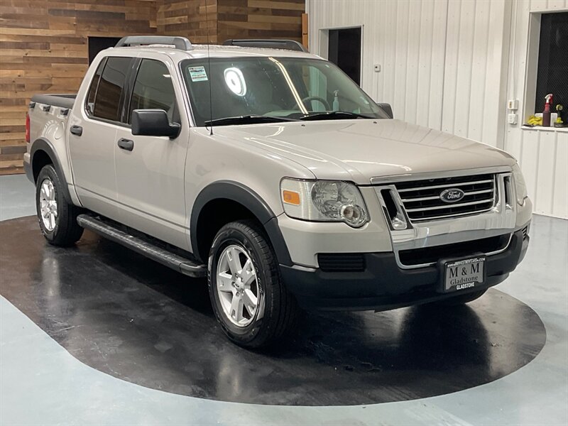 2007 Ford Explorer Sport Trac XLT Pickup Sport Utility 4X4 / 4.0L V6 /108K MILES  / LOCAL NO RUST - Photo 2 - Gladstone, OR 97027