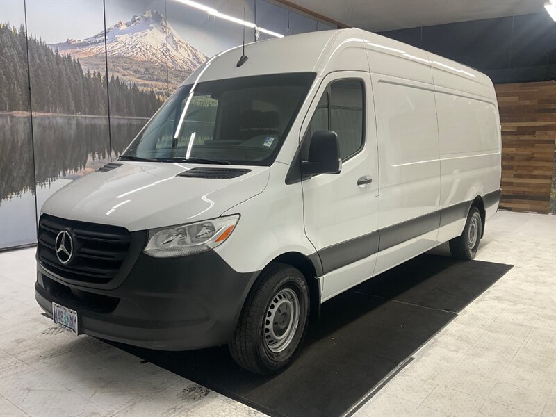 2022 Mercedes-Benz Sprinter 2500 CARGO VAN / 3.0L V6 DIESEL / HIGHROOF 170 " WB  / 12,000 MILES - Photo 1 - Gladstone, OR 97027